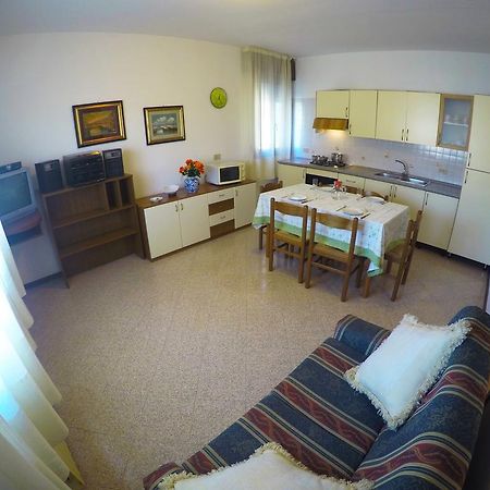 Caorle Economy Apartments Rum bild