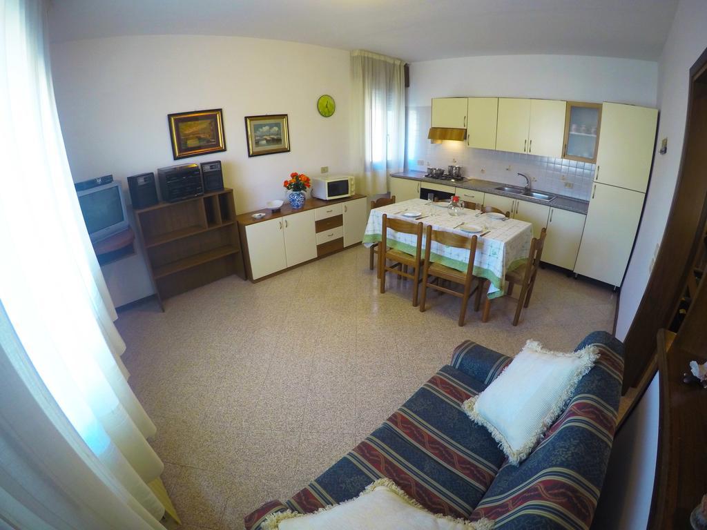 Caorle Economy Apartments Rum bild