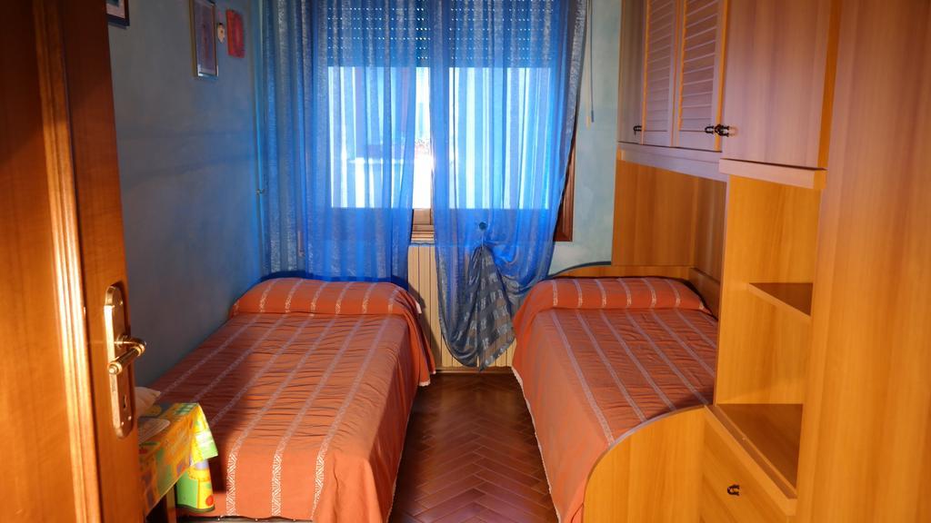 Caorle Economy Apartments Rum bild