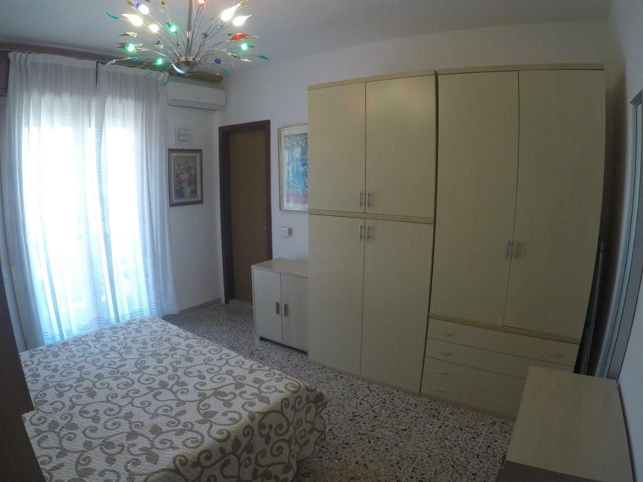 Caorle Economy Apartments Exteriör bild